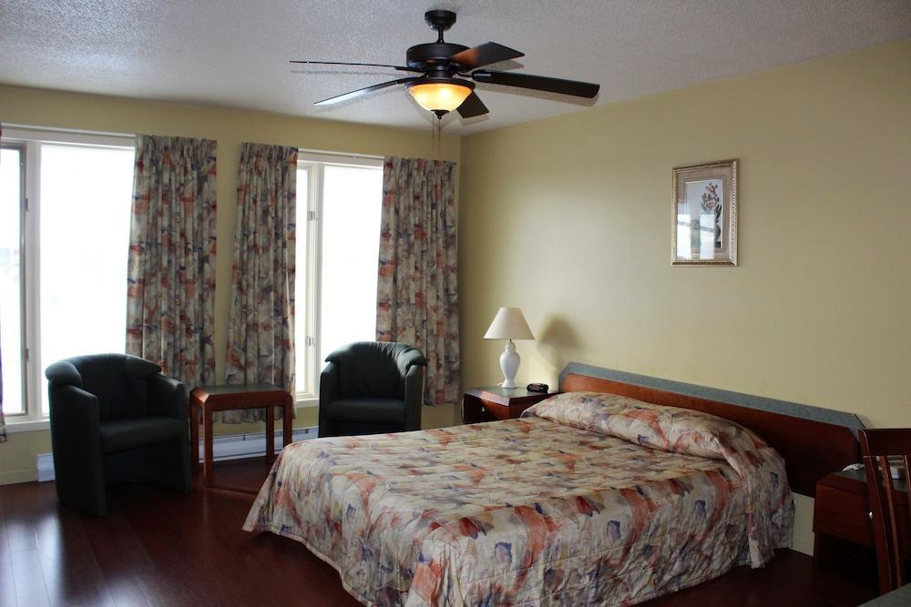 Motel Quatre Saisons Forestville Ngoại thất bức ảnh
