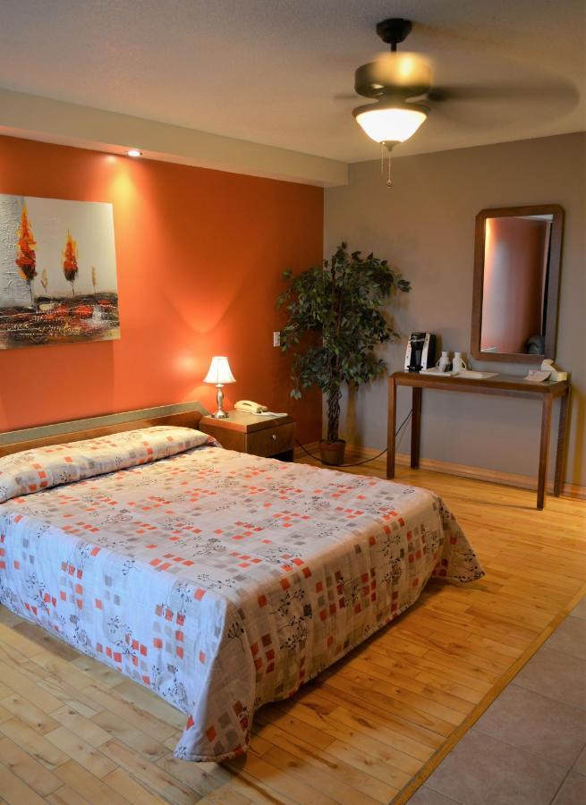Motel Quatre Saisons Forestville Ngoại thất bức ảnh
