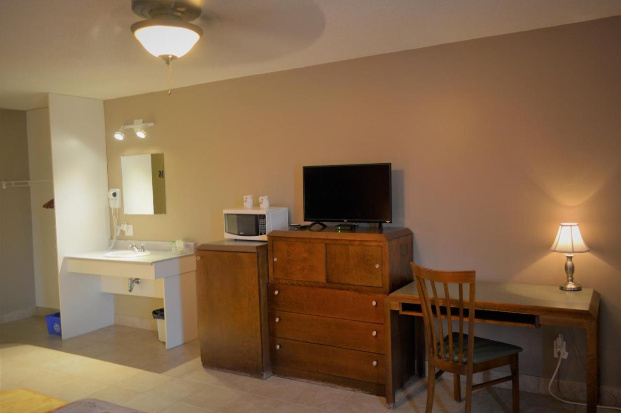 Motel Quatre Saisons Forestville Ngoại thất bức ảnh