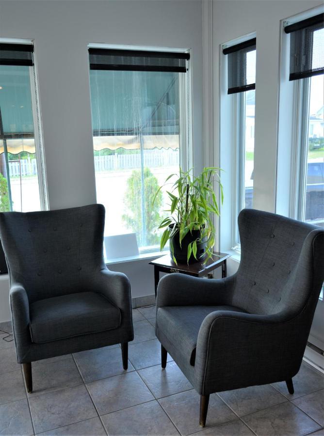Motel Quatre Saisons Forestville Ngoại thất bức ảnh
