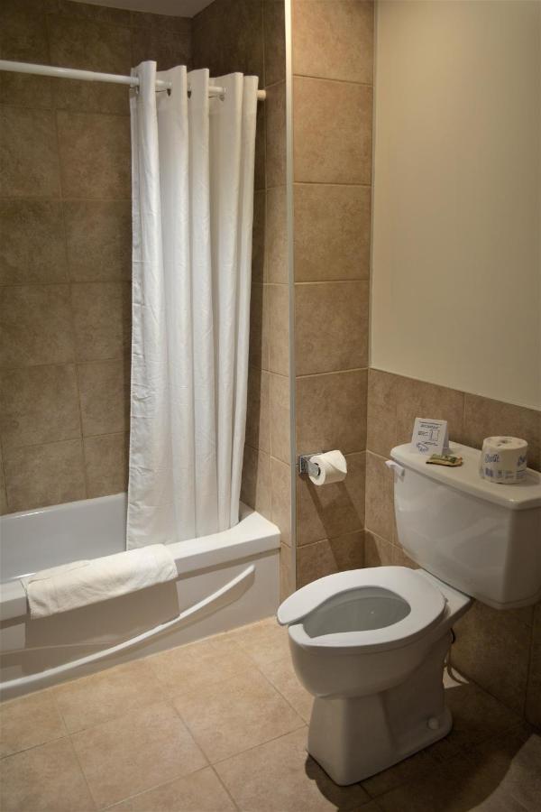 Motel Quatre Saisons Forestville Ngoại thất bức ảnh