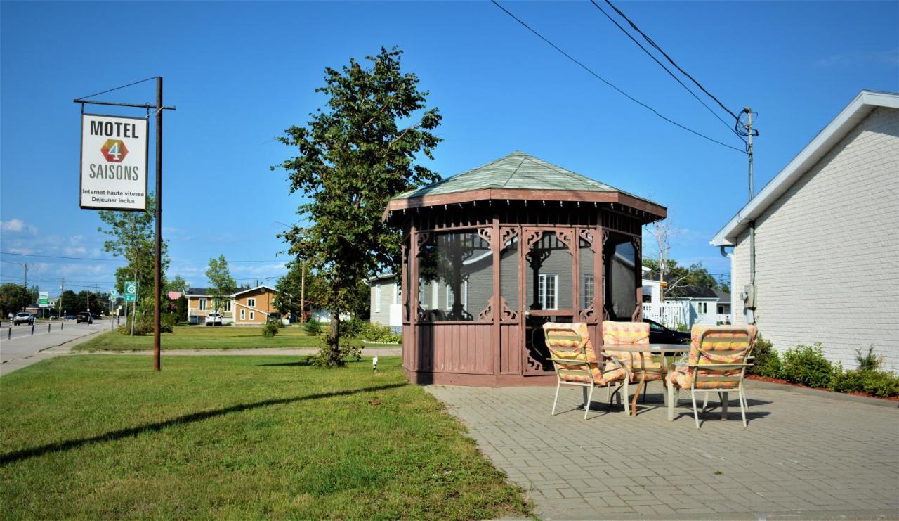 Motel Quatre Saisons Forestville Ngoại thất bức ảnh