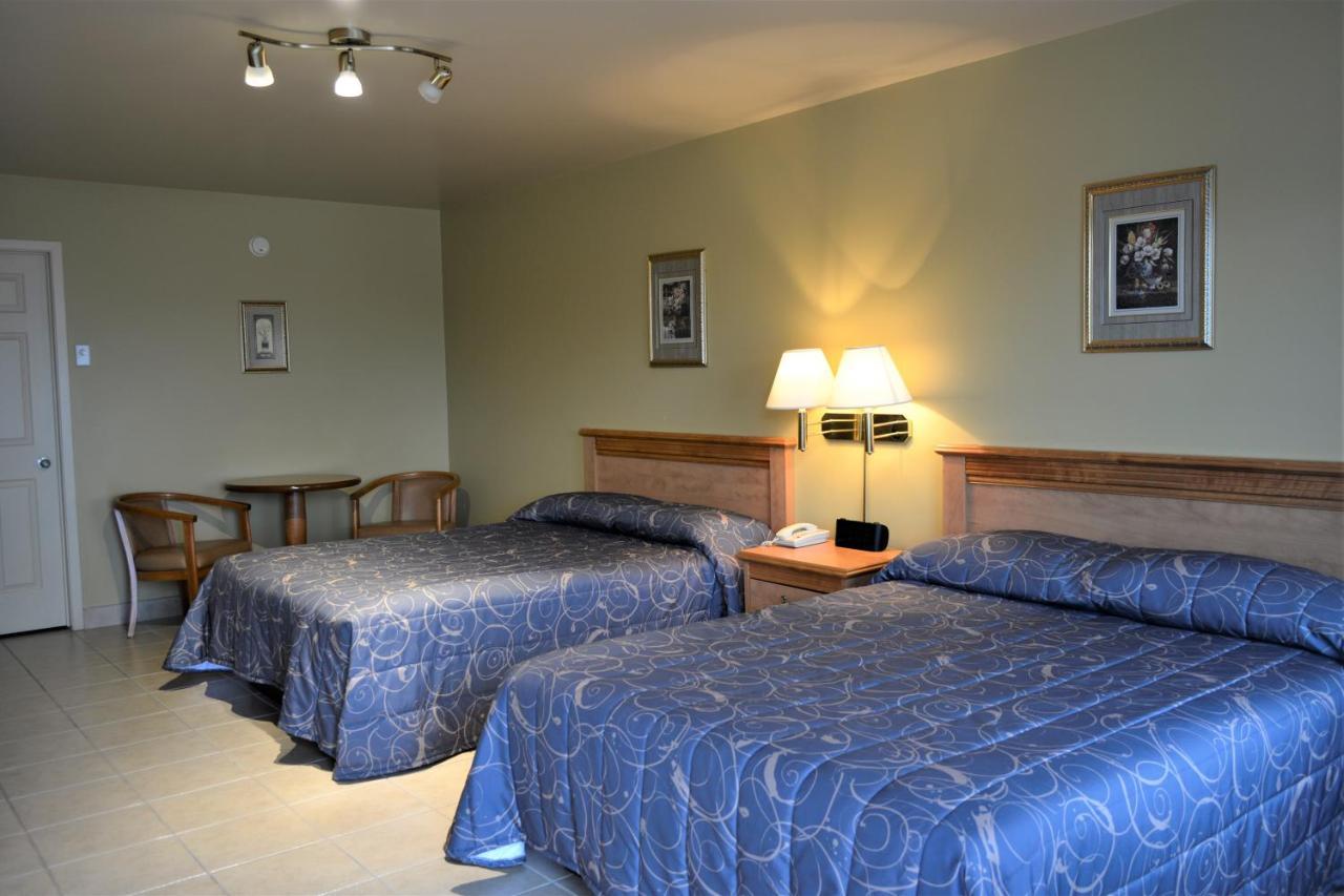 Motel Quatre Saisons Forestville Ngoại thất bức ảnh