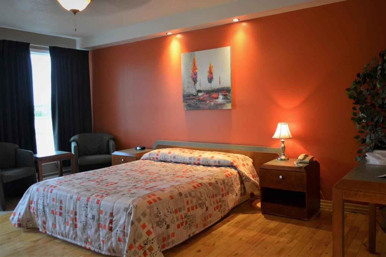 Motel Quatre Saisons Forestville Ngoại thất bức ảnh