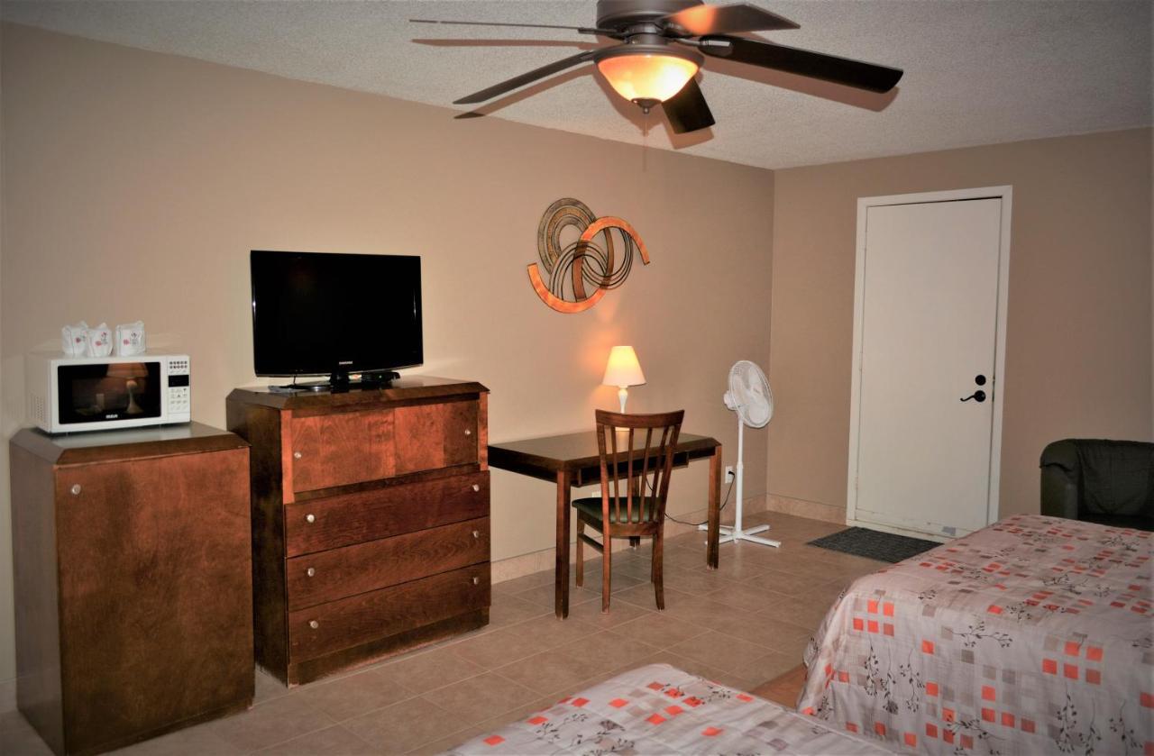 Motel Quatre Saisons Forestville Ngoại thất bức ảnh